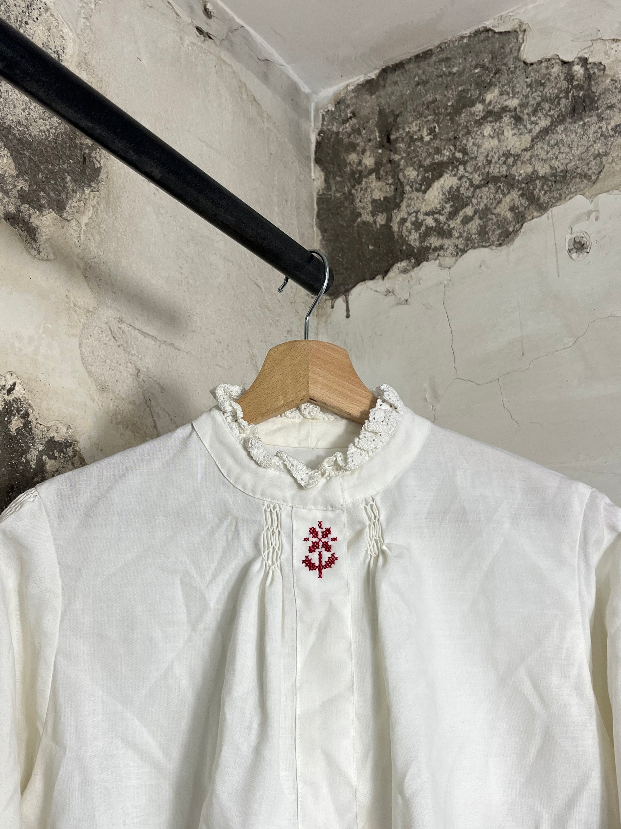Folk-style Top