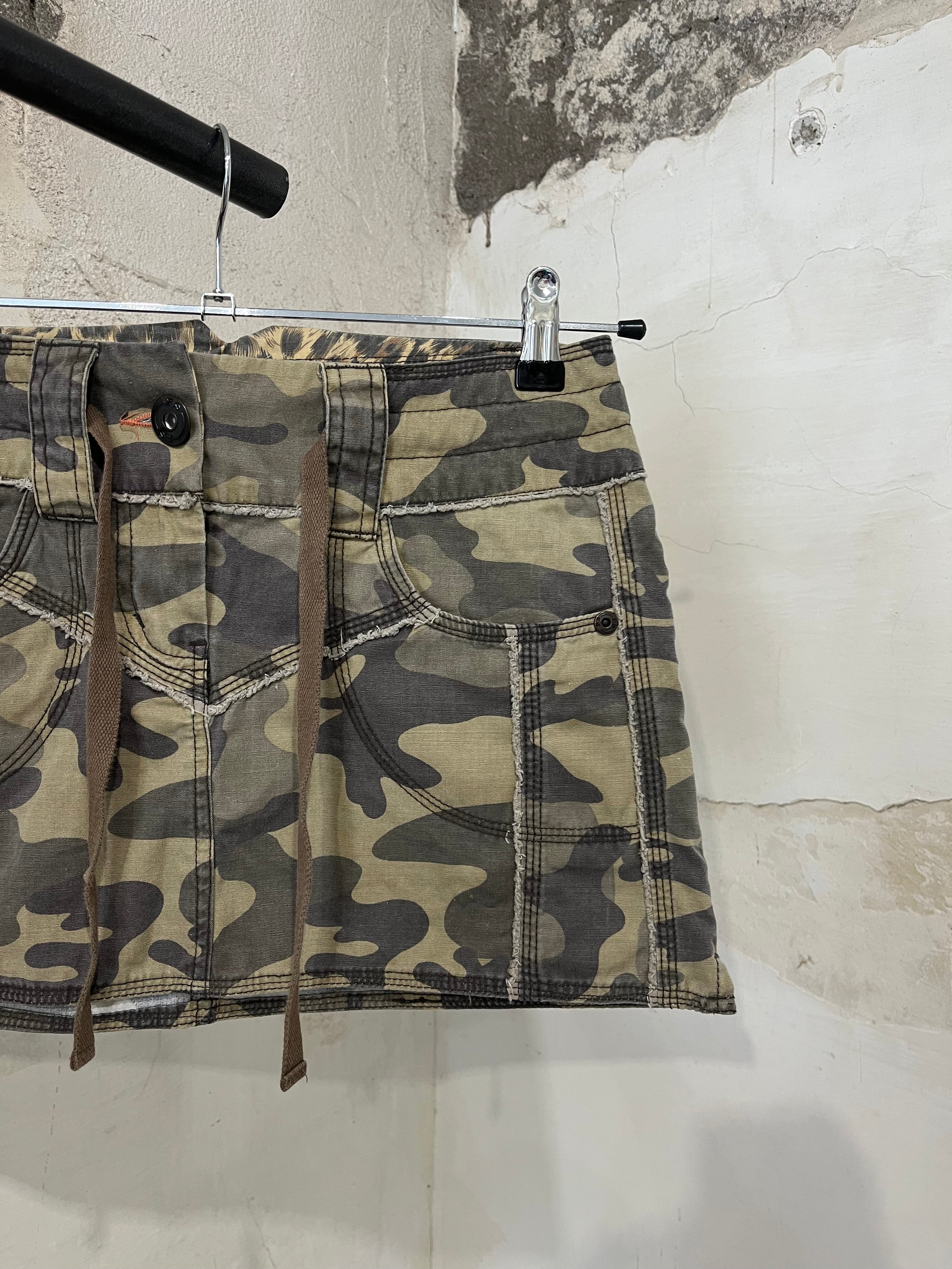 Y2K mini skirt
