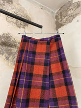 Load image into Gallery viewer, Wool kilt
