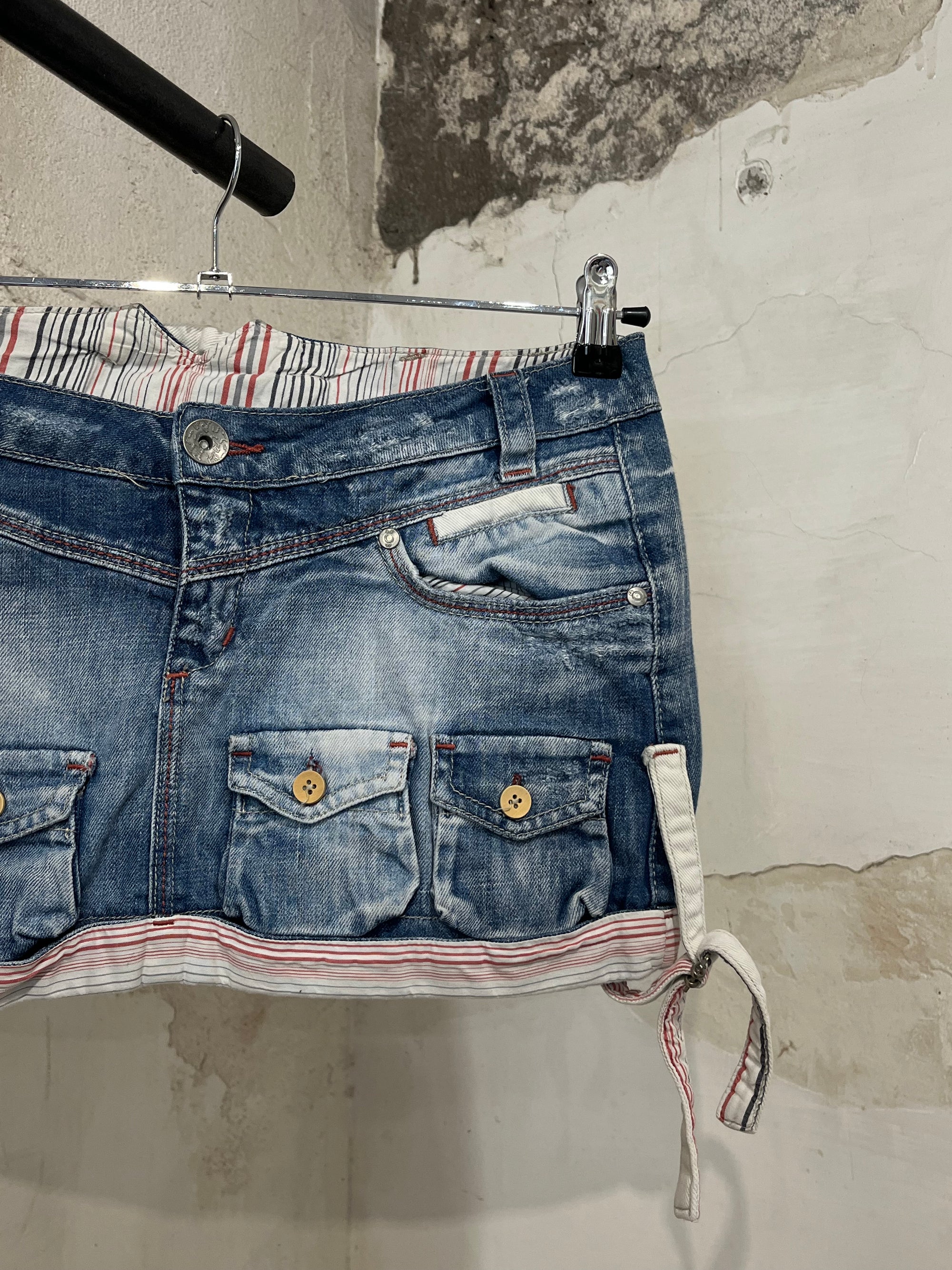 Y2K mini skirt