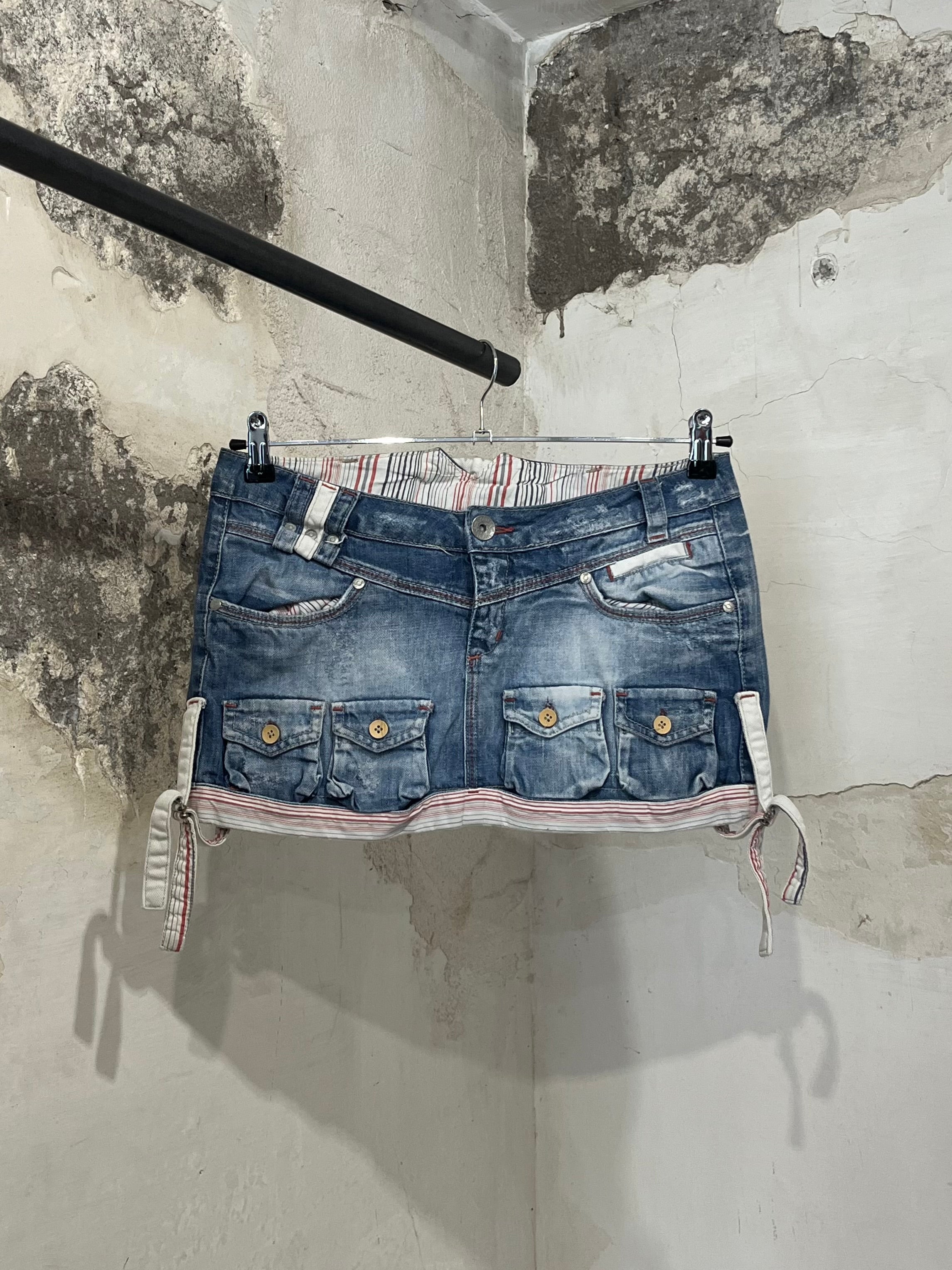 Y2K mini skirt