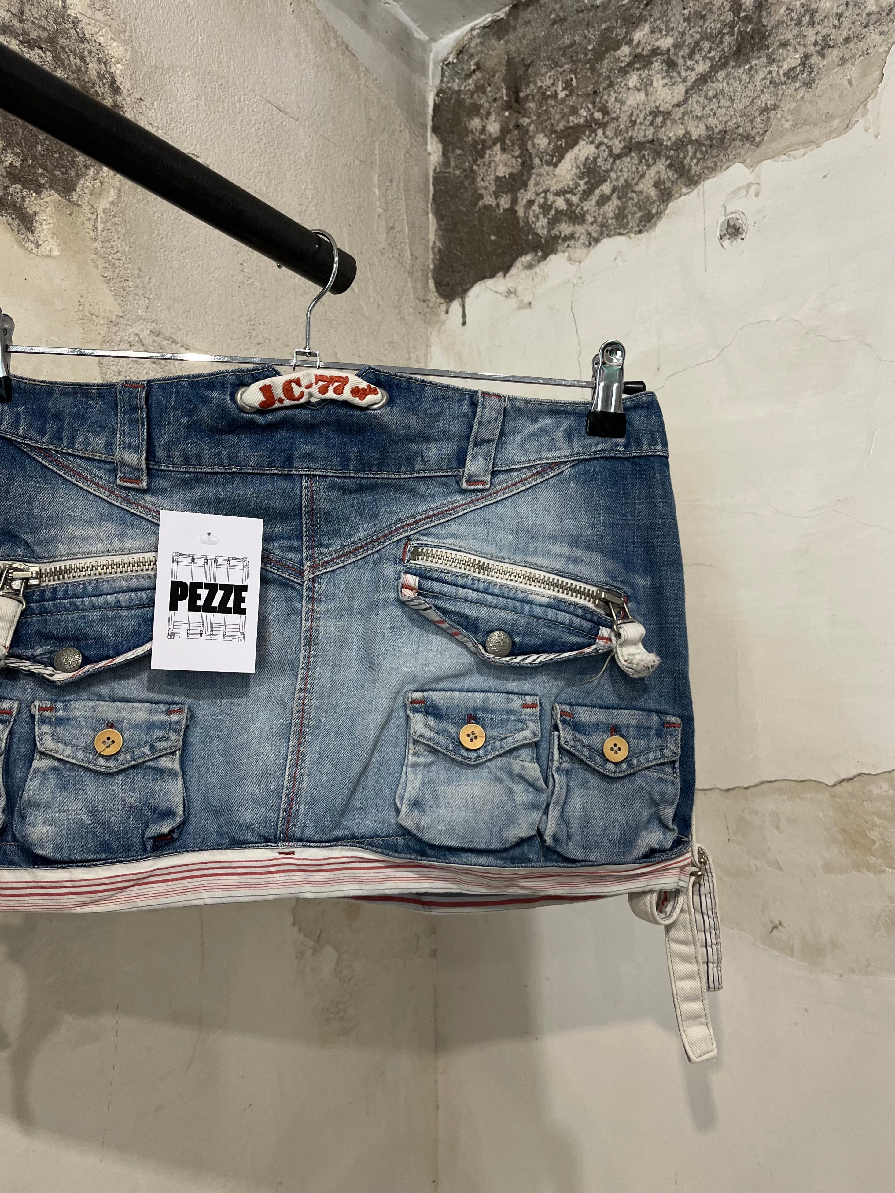 Y2K mini skirt