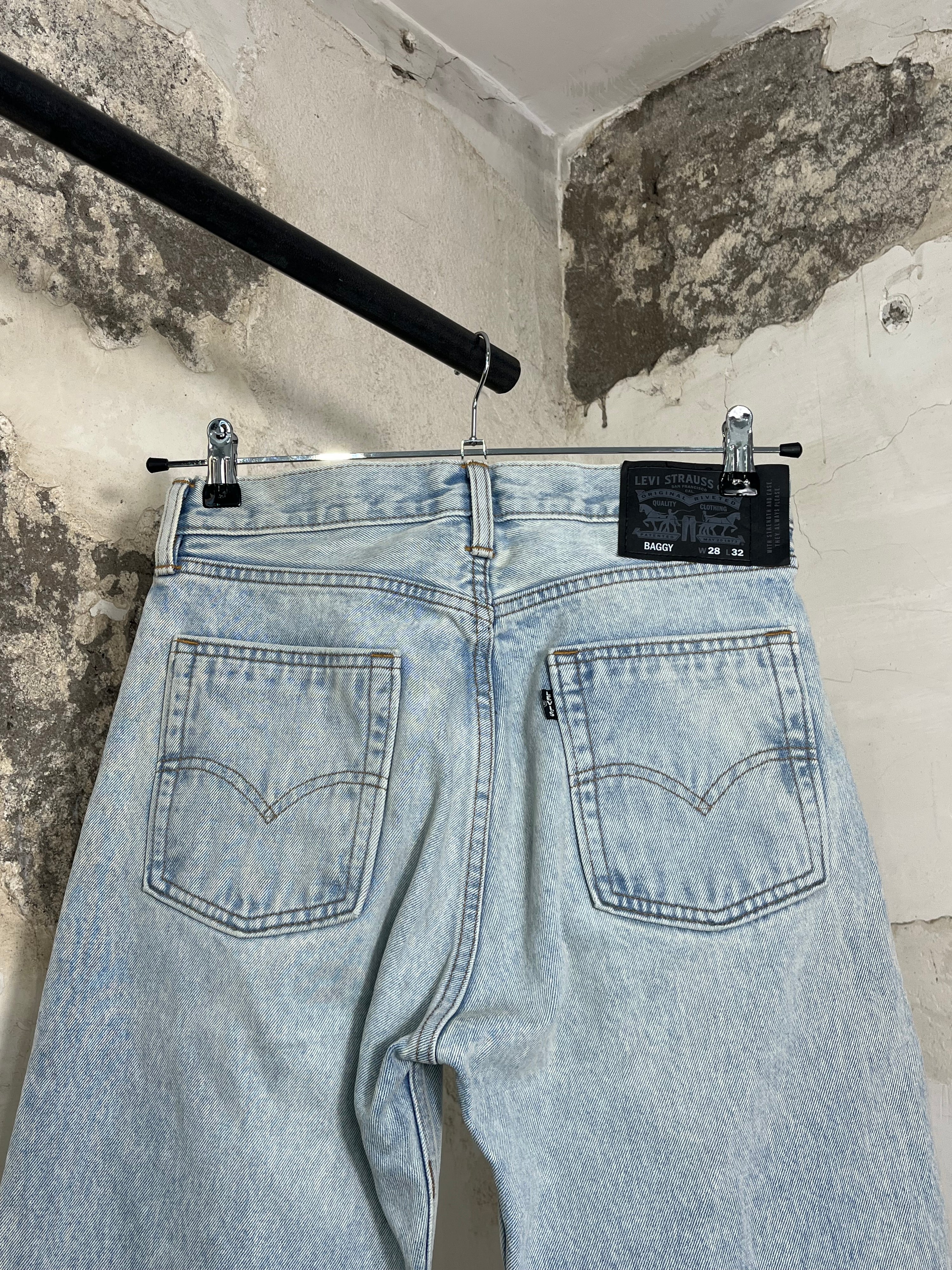 Levi’s Baggy Jeans