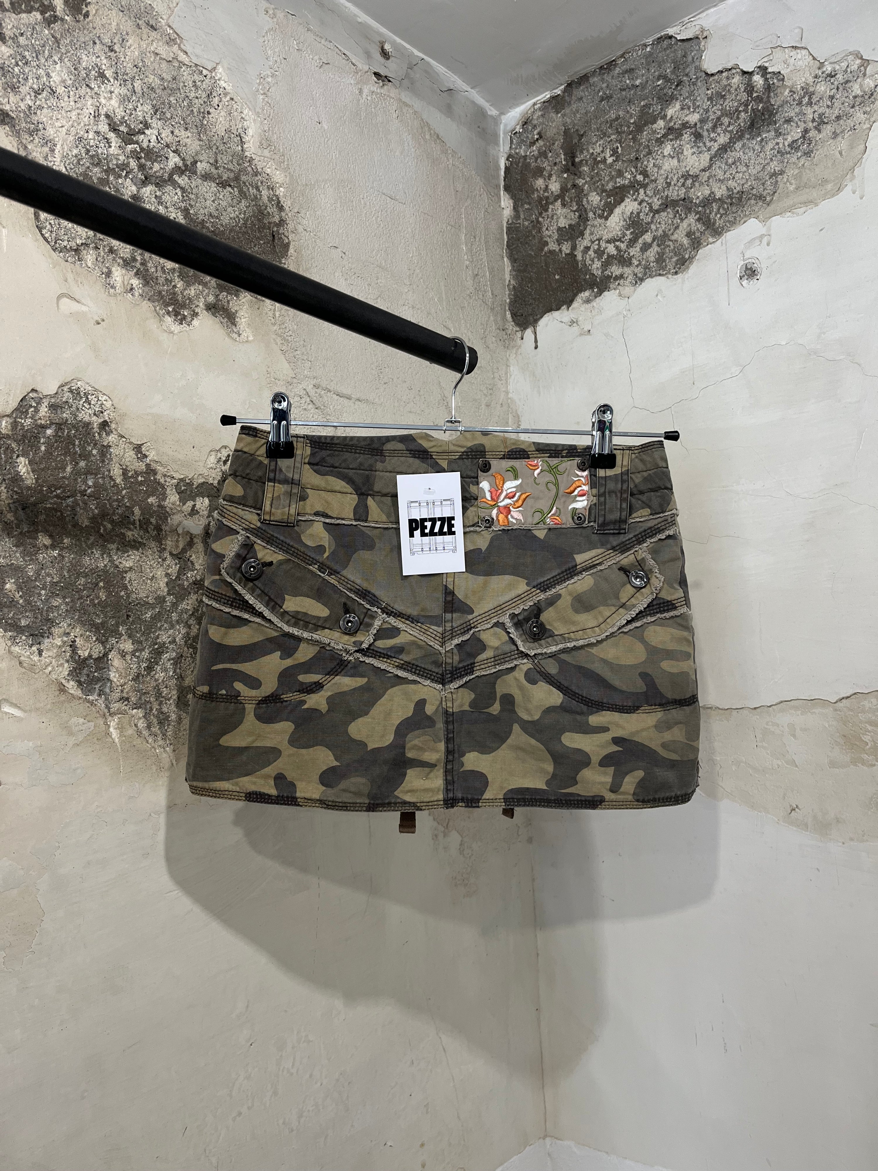Y2K mini skirt