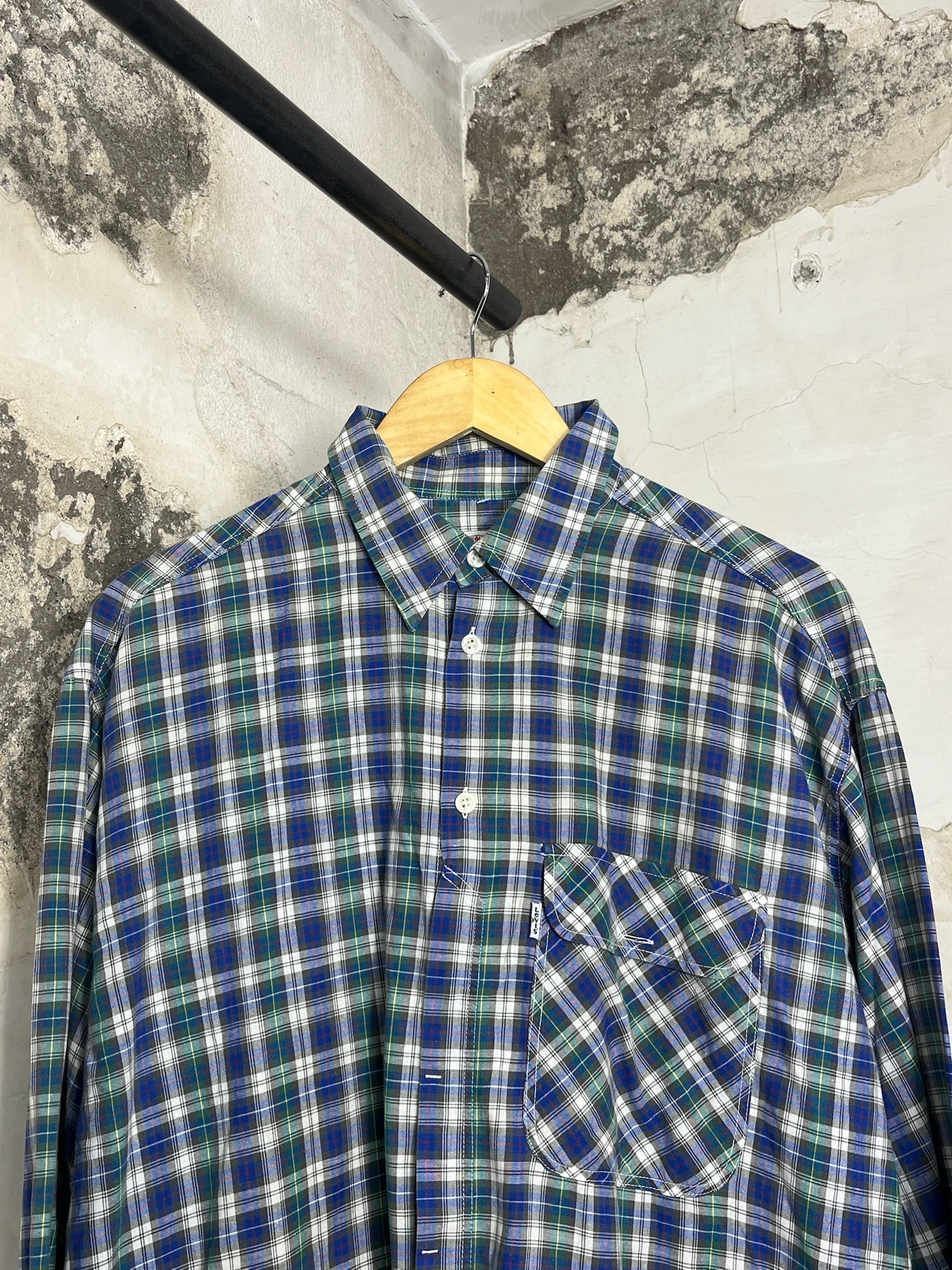Levi’s plaid shirt