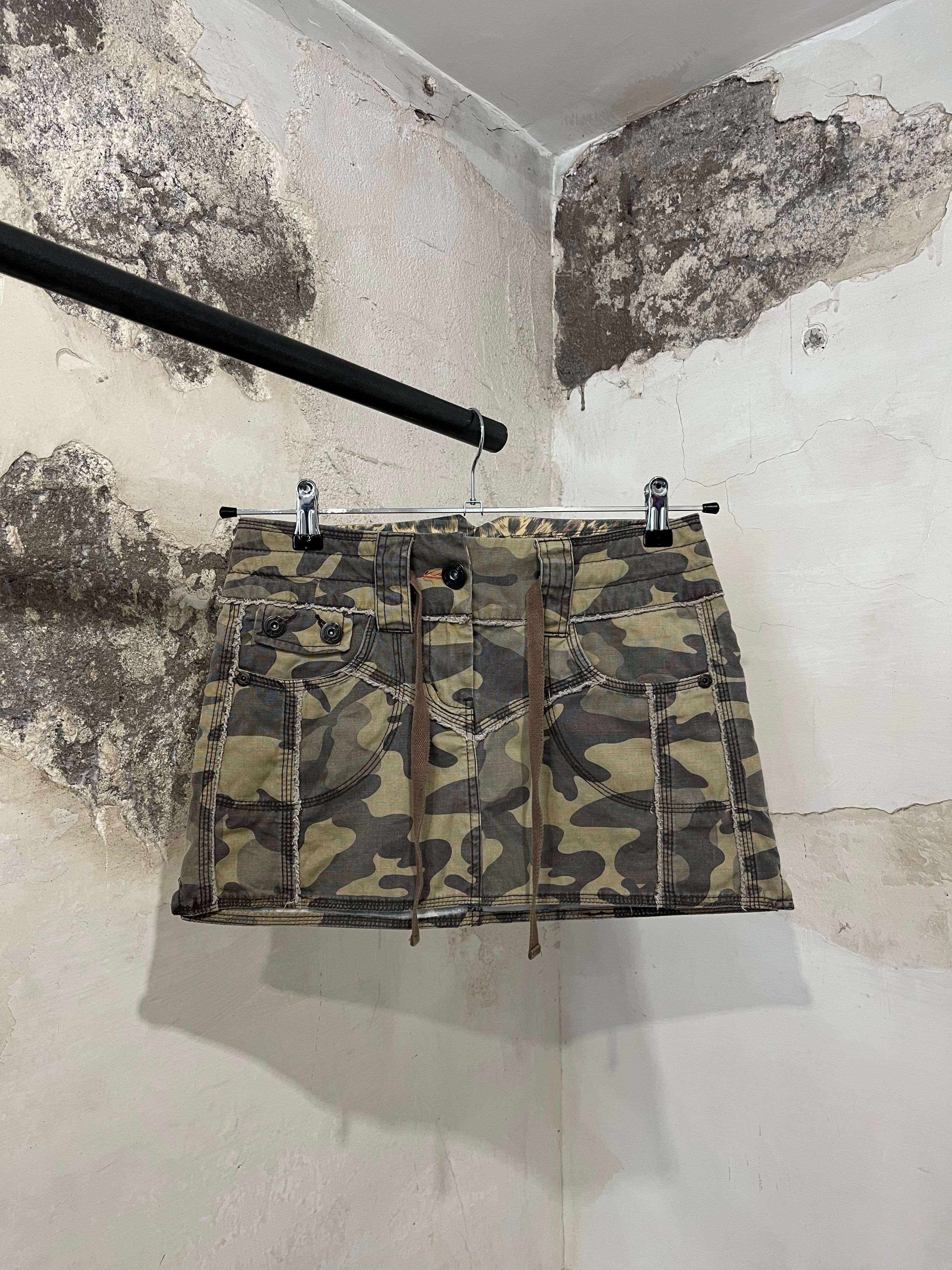 Y2K mini skirt