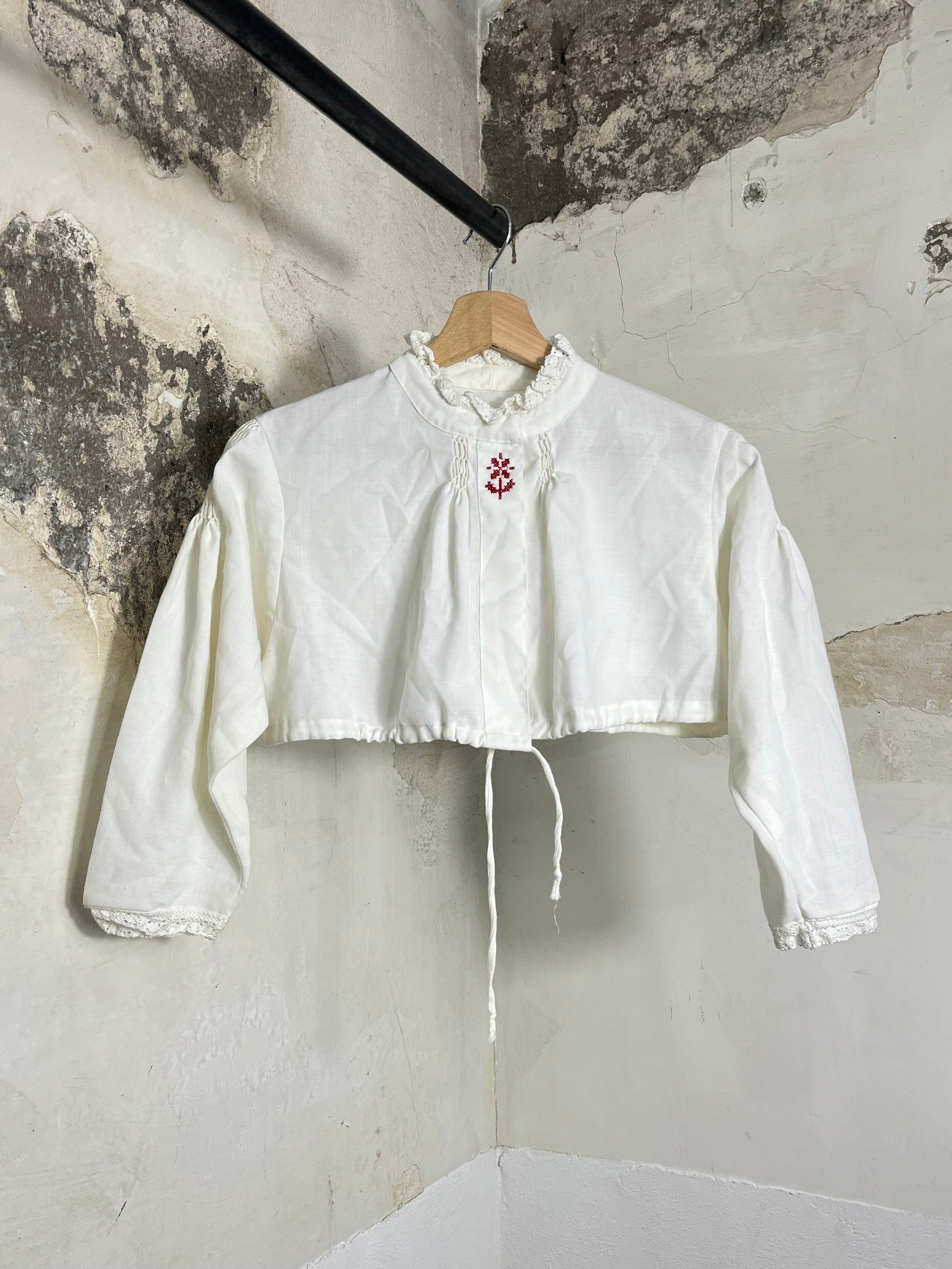 Folk-style Top