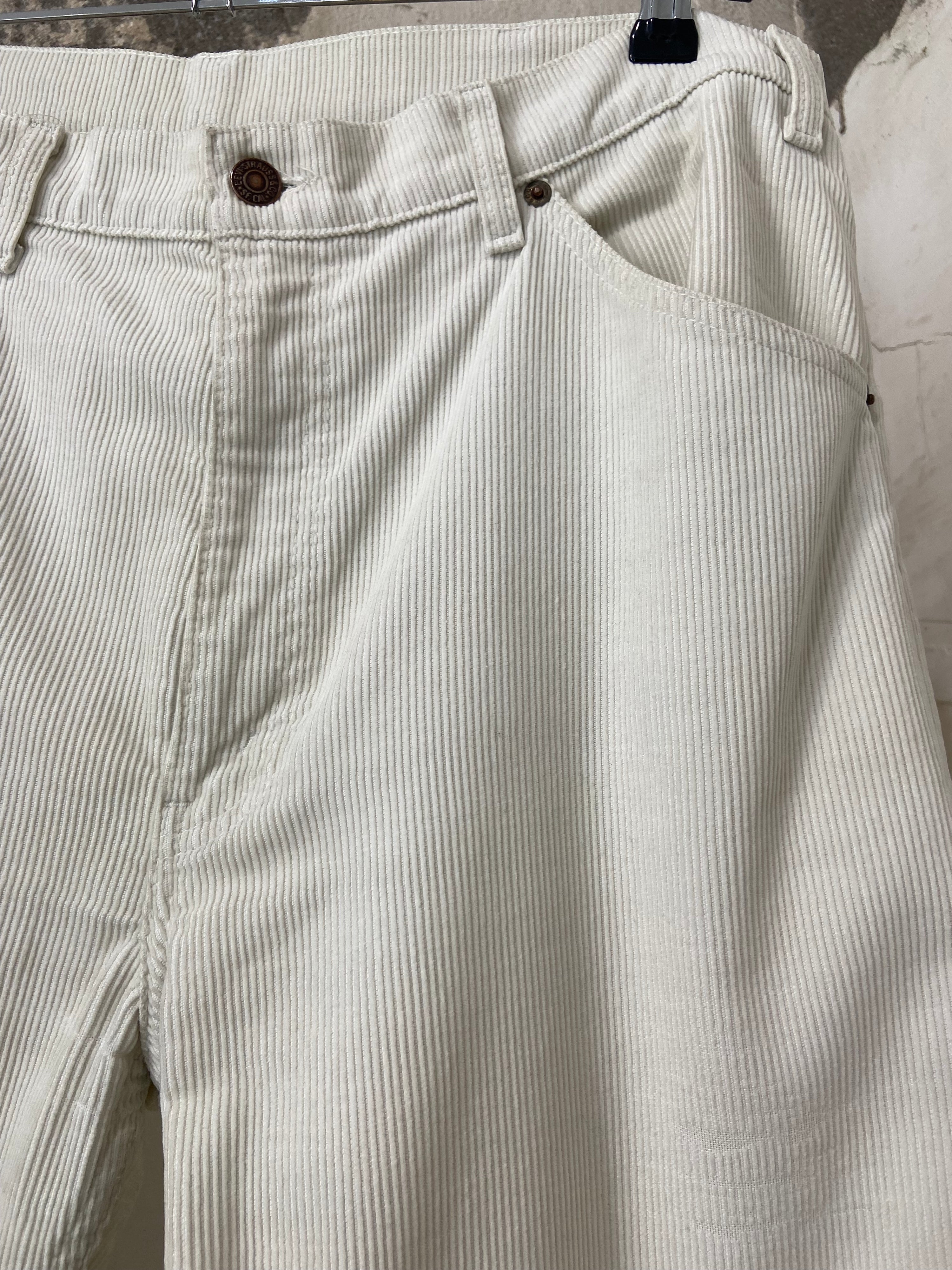 Levi’s 615 White Ribbed Pants